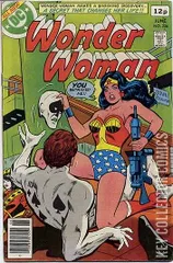 Cover for Wonder Woman #256