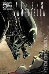 Cover for Aliens / Vampirella #2